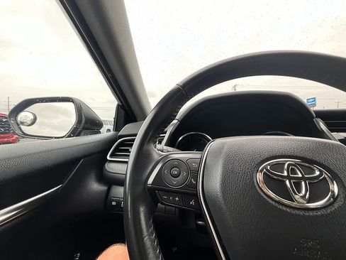 Used 2020 Toyota Camry SE FWD image 16