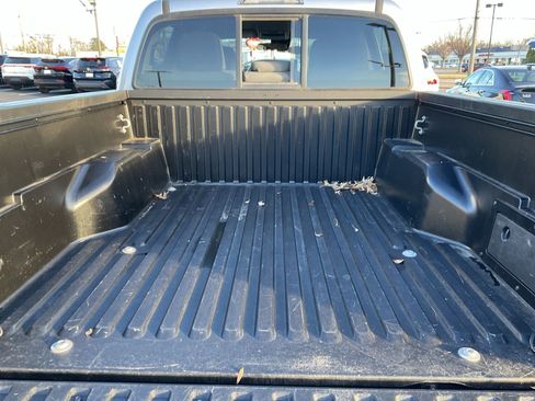 Used 2020 Toyota Tacoma SR image 22