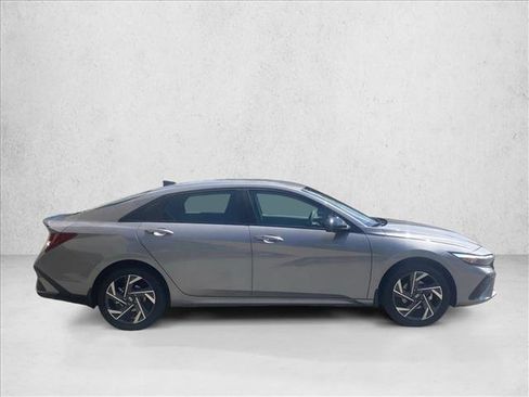 Certified 2025 Hyundai Elantra SEL image 7