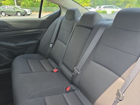 Used 2025 Nissan Altima 2.5 SV FWD image 15