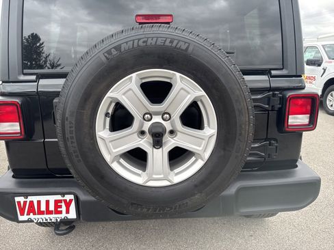 Used 2019 Jeep Wrangler Unlimited Sport S AWD/4WD image 11