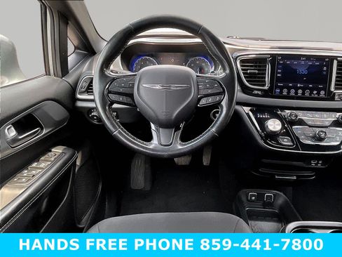 Used 2019 Chrysler Pacifica Touring Plus w/ Advanced Safetytec Group FWD image 8