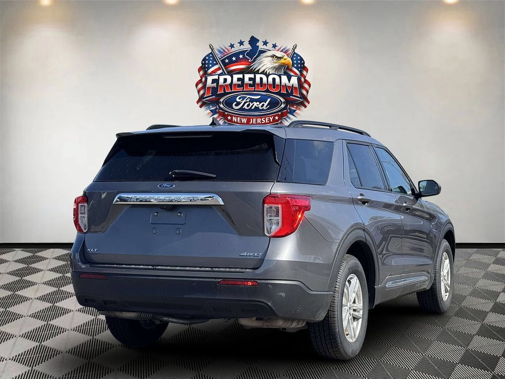Used 2022 Ford Explorer XLT AWD/4WD image 5
