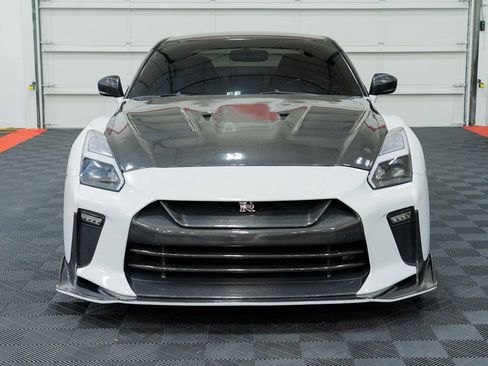 Used 2009 Nissan GT-R Premium AWD/4WD image 2