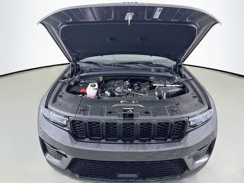 New 2025 Jeep Grand Cherokee Limited image 30