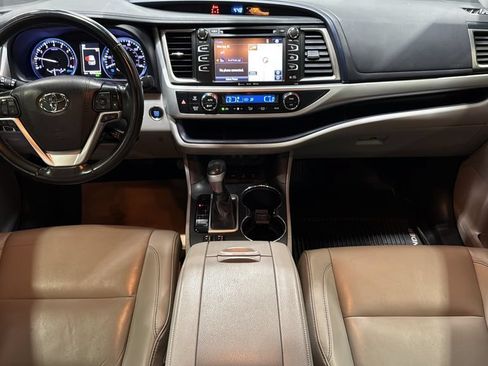 Used 2019 Toyota Highlander XLE AWD/4WD image 20