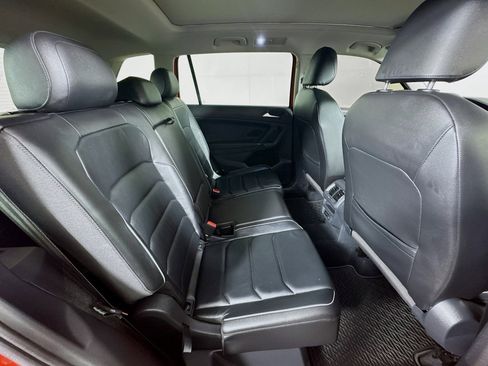 Used 2018 Volkswagen Tiguan SEL Premium AWD/4WD image 28