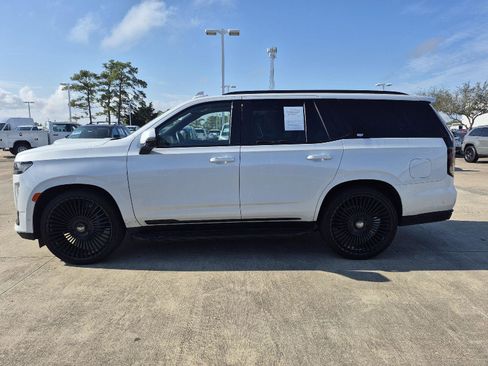 Used 2024 Cadillac Escalade Sport w/ LPO, ONYX Package image 2