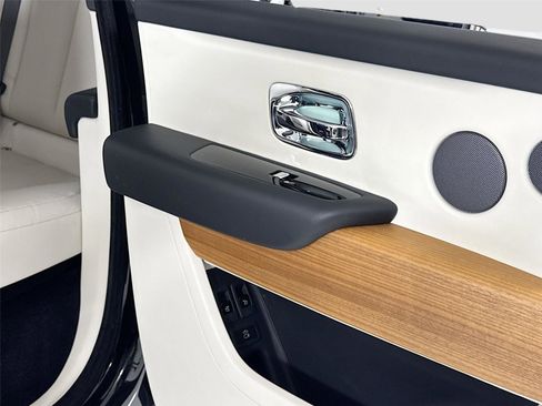 Used 2019 Rolls-Royce Cullinan image 29