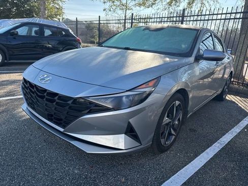 Used 2023 Hyundai Elantra SEL w/ Convenience Package image 5