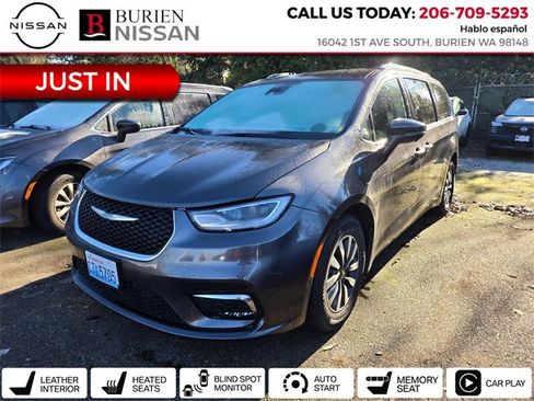Used 2021 Chrysler Pacifica Touring-L image 1