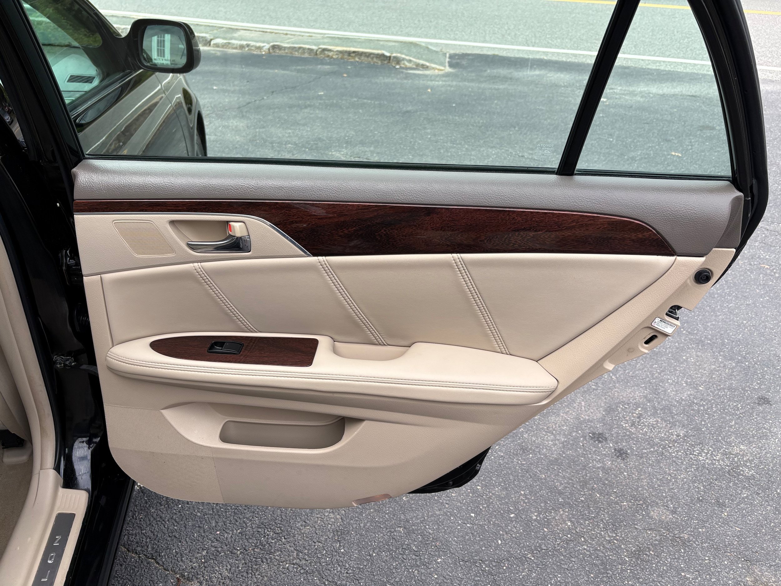 Used 2008 Toyota Avalon Limited FWD image 32
