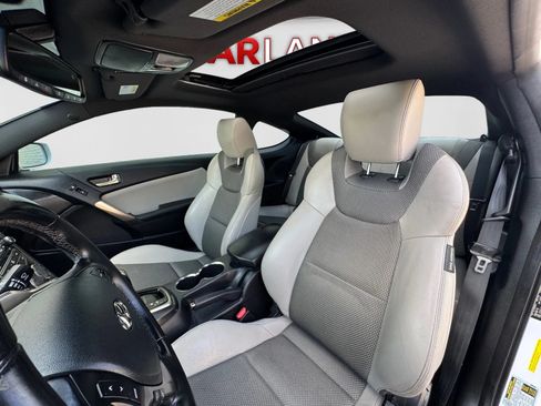 Used 2014 Hyundai Genesis 2.0T RWD image 13