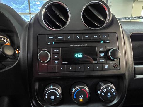 Used 2016 Jeep Patriot High Altitude AWD/4WD image 30