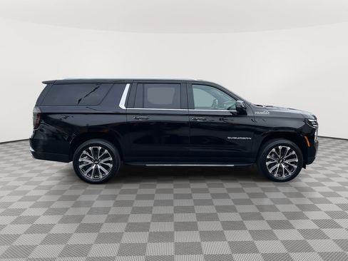Used 2025 Chevrolet Suburban High Country w/ Sun And Tow Package AWD/4WD image 4