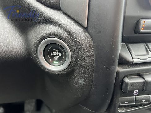 Used 2022 Chevrolet Silverado 1500 LT AWD/4WD image 25