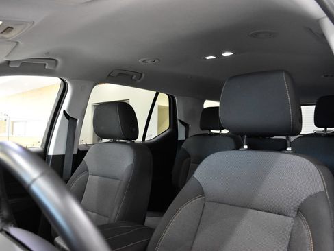 Used 2021 Chevrolet Traverse LT FWD image 2