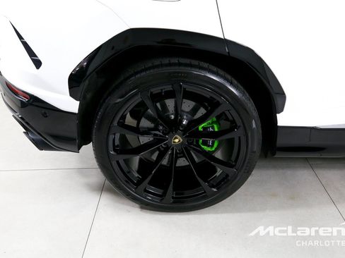 Used 2019 Lamborghini Urus AWD/4WD image 32