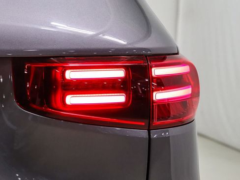 Used 2026 Mercedes-Benz GLB 250 image 11