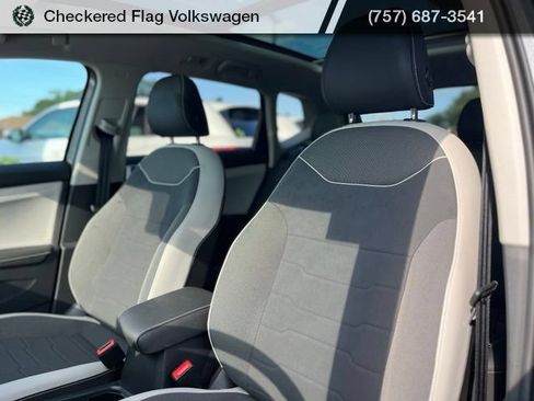 Used 2025 Volkswagen Taos SE FWD image 20