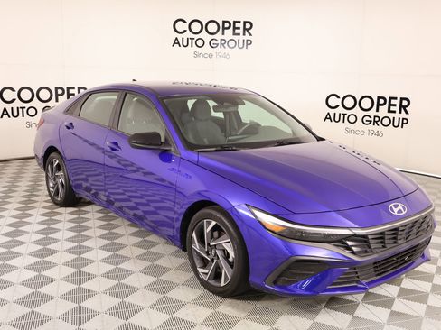 Used 2025 Hyundai Elantra Sport image 1
