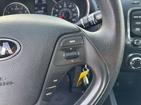 Used 2017 Kia Forte LX image 25