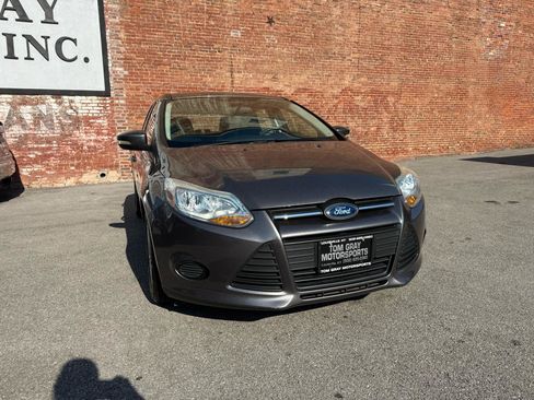 Used 2013 Ford Focus SE FWD image 2