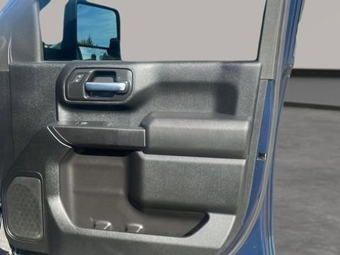 Used 2022 Chevrolet Silverado 2500 Custom w/ Custom Value Package image 16