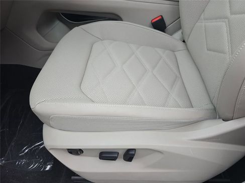 New 2026 Volkswagen Atlas SE image 18