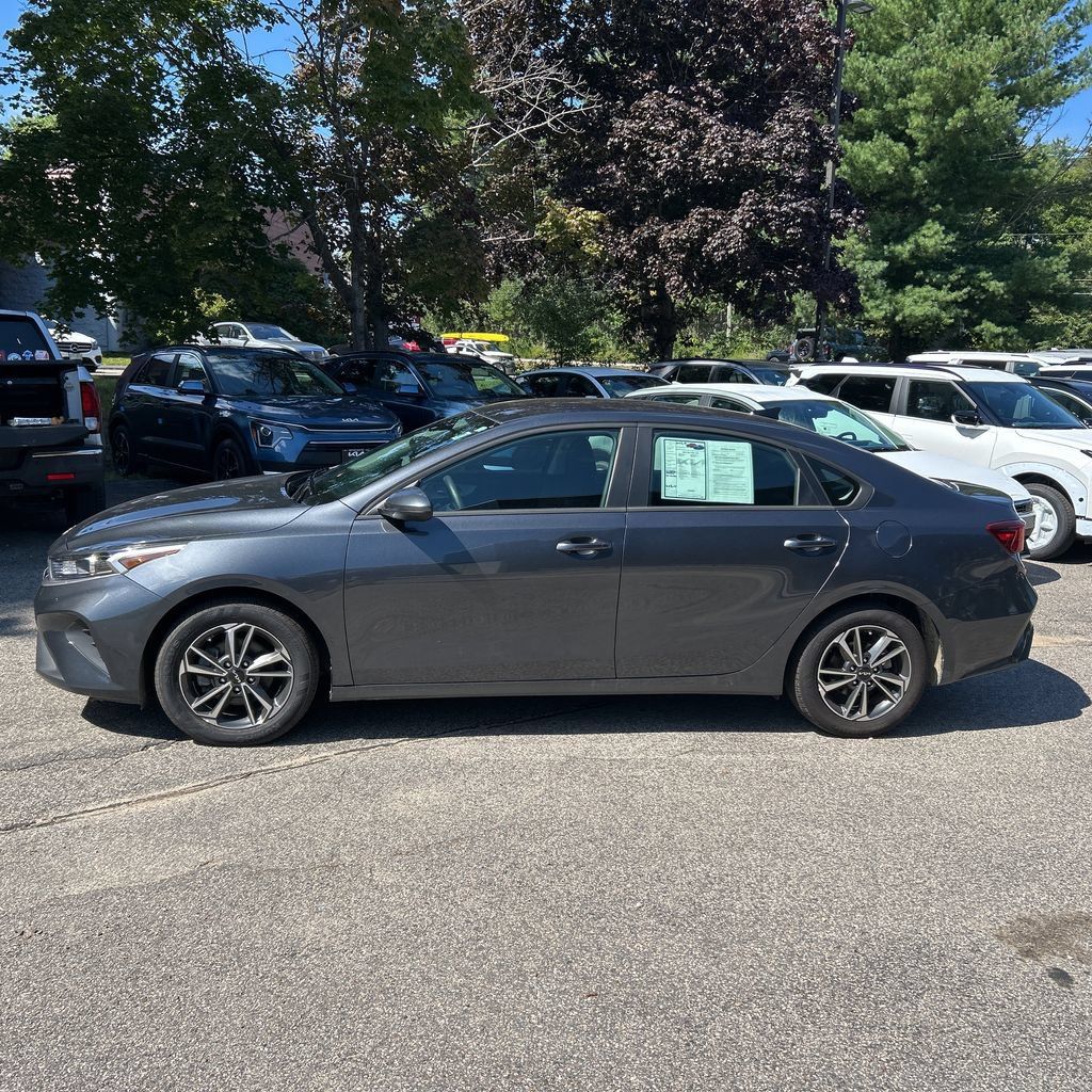 Used 2024 Kia Forte LXS FWD image 3