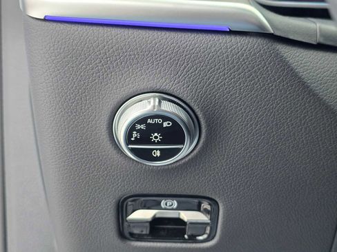 Used 2025 Mercedes-Benz GLC 350e 4MATIC image 37