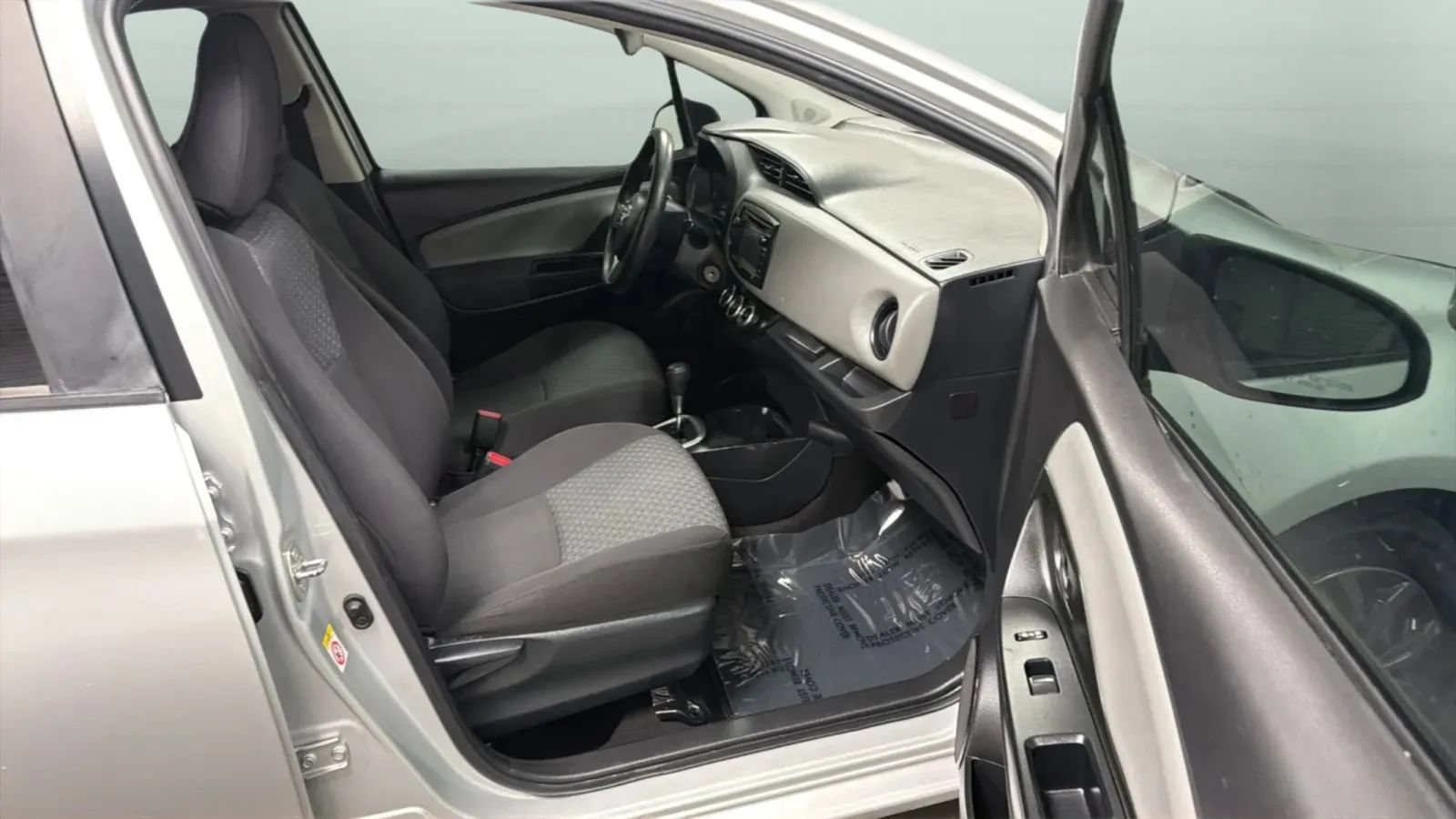 Used 2017 Toyota Yaris L w/ Carpet Mat Package FWD image 20
