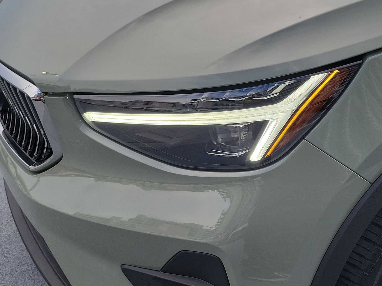 Used 2024 Volvo XC40 B5 Ultimate w/ Protection Package Premier AWD/4WD image 10