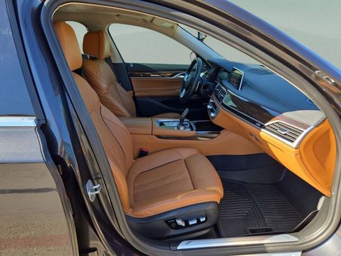 Used 2022 BMW 750i xDrive image 28