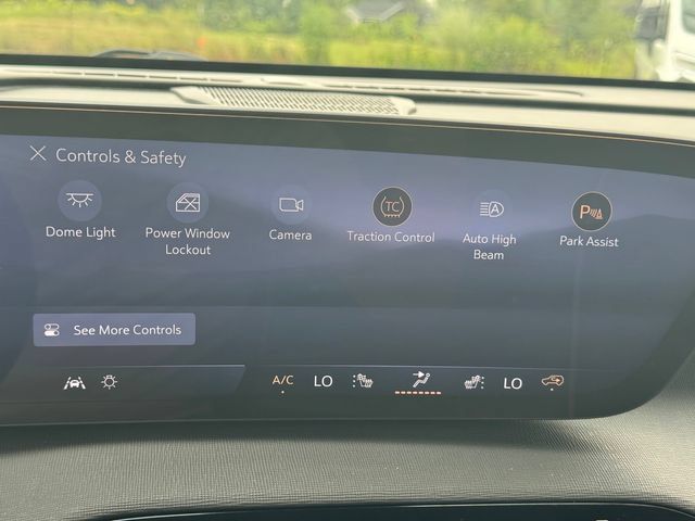 Used 2025 Buick Enclave Preferred AWD/4WD image 33