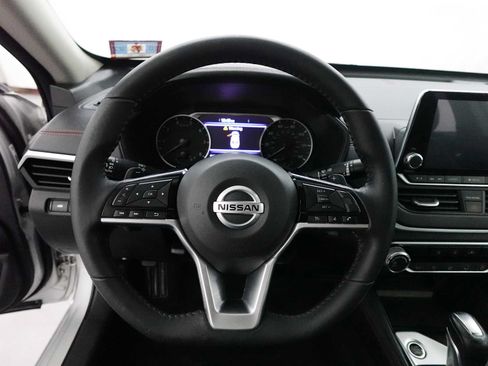 Used 2020 Nissan Altima 2.5 SR FWD image 16