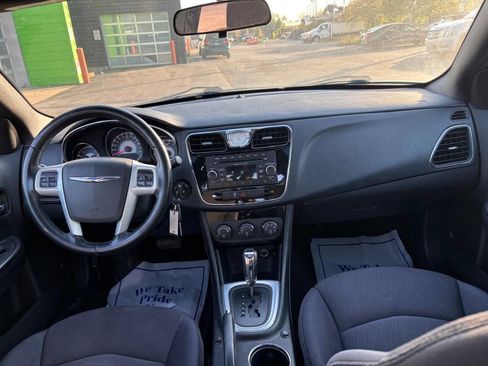 Used 2012 Chrysler 200 Touring FWD image 15