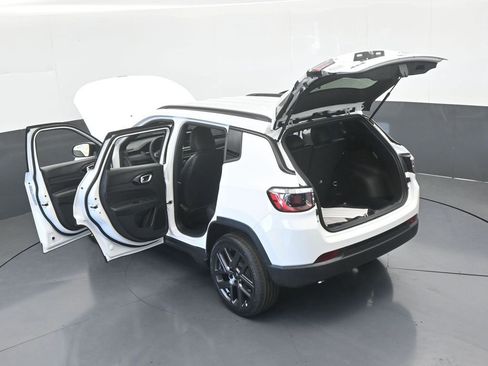 New 2026 Jeep Compass Latitude image 61