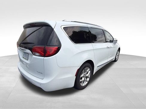 Used 2020 Chrysler Pacifica Limited FWD image 2