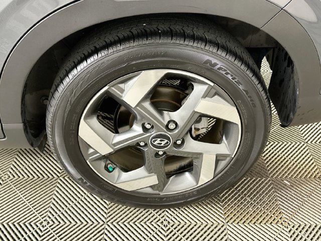 Used 2024 Hyundai Venue Limited FWD image 22