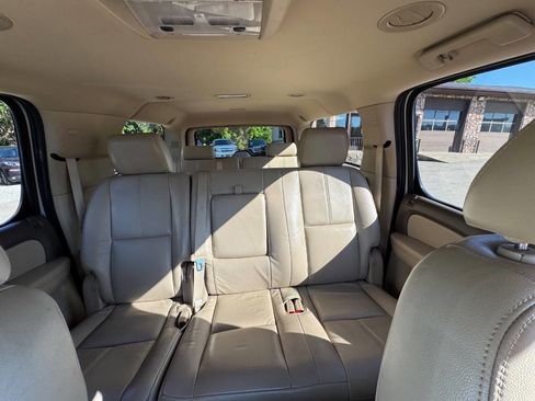 Used 2013 Chevrolet Suburban LS RWD image 20