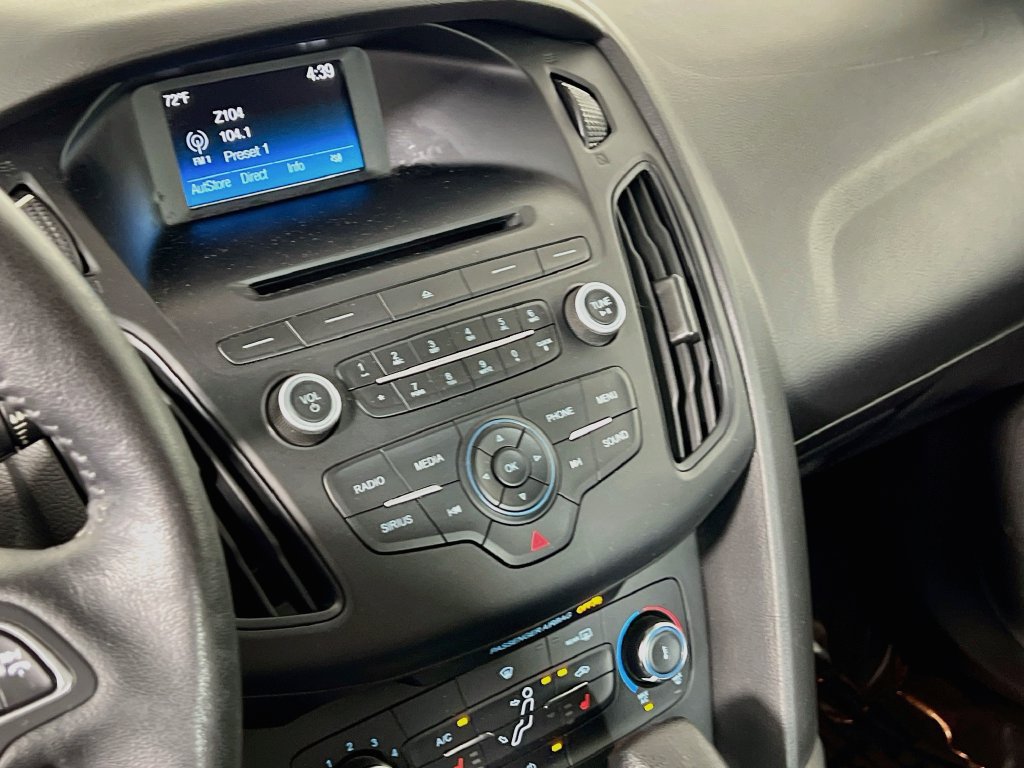 Used 2017 Ford Focus SE w/ Cold Weather Package FWD image 13
