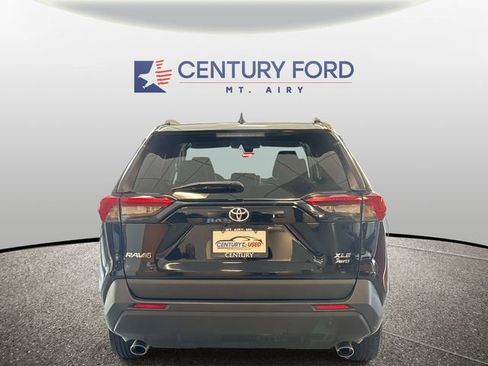 Used 2025 Toyota RAV4 XLE AWD/4WD image 3