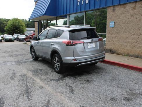 Used 2018 Toyota RAV4 XLE AWD/4WD image 4