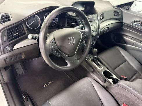 Used 2018 Acura ILX image 9