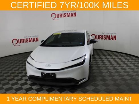 Used 2025 Toyota Prius LE FWD image 1