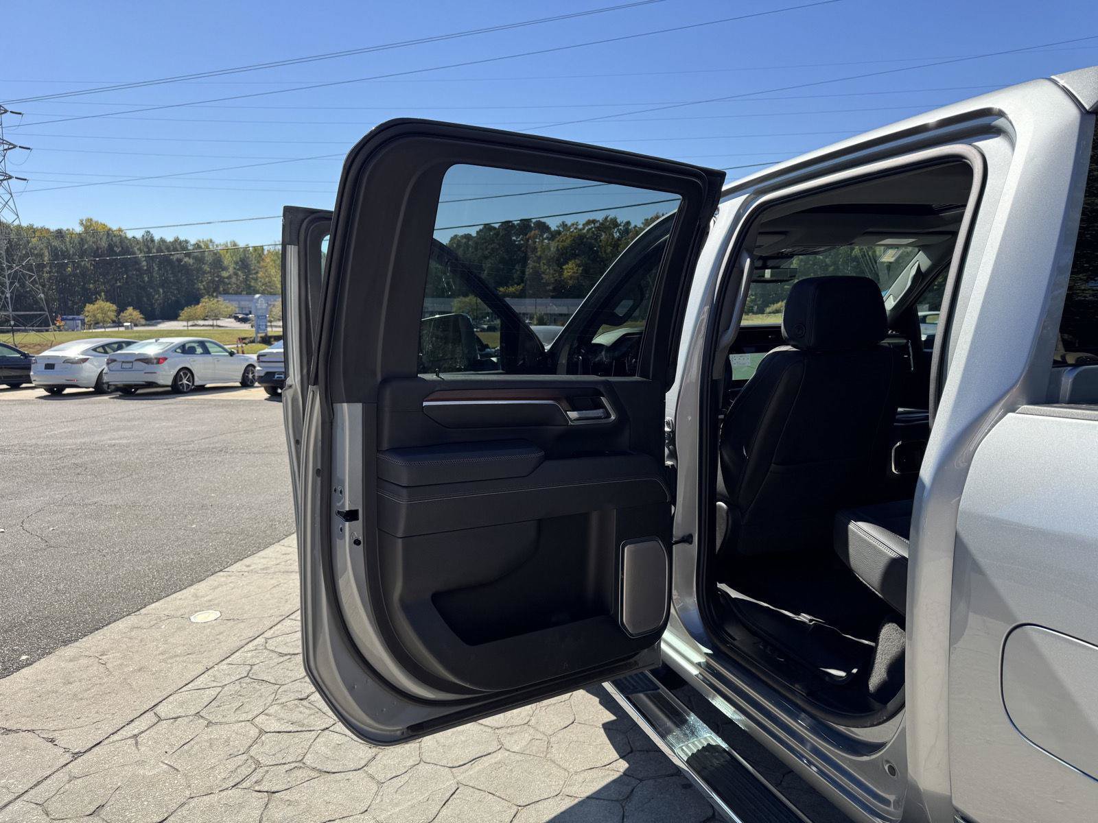 Used 2025 GMC Sierra 2500 Denali w/ Denali Reserve Package AWD/4WD image 8