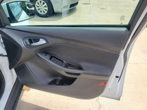 Used 2016 Ford Focus SE w/ Interior Protection Package FWD image 6