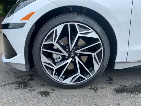 New 2025 Hyundai Ioniq 6 SEL image 9