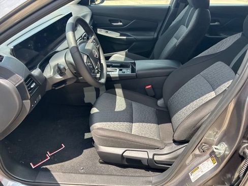 Used 2026 Nissan Sentra SV w/ SV Convenience Package FWD image 17